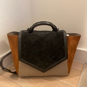 Gently used satchel and shoulder bag. Great everyday and/or work bag 💼